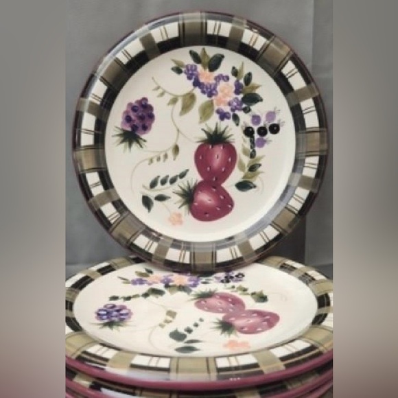 Oneida Strawberry Plaid Dinner Plate Hand-Painted Ceramic 10 5/8